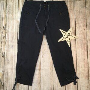 Lady Hathaway Black Capris size 10 - U-29